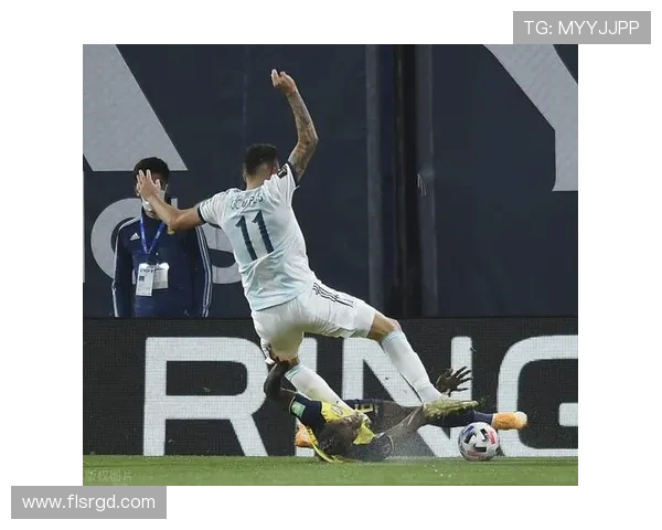 黄金点球套餐——足球快餐店的决胜美味