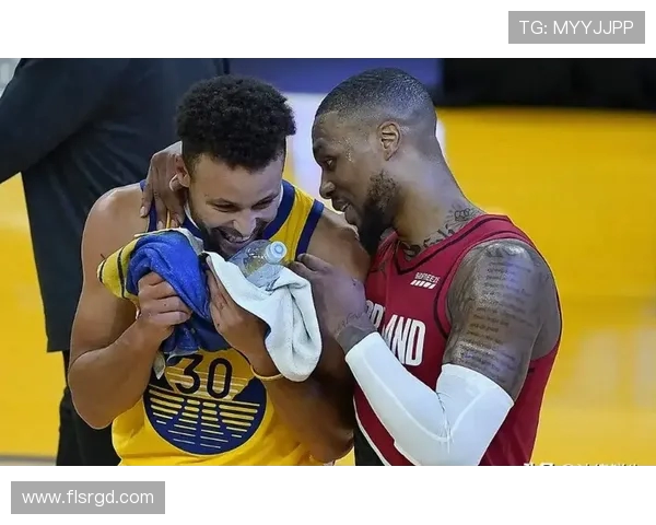 库里与利拉德亲密互动庆祝三分大赛胜利兄弟情深令人感动