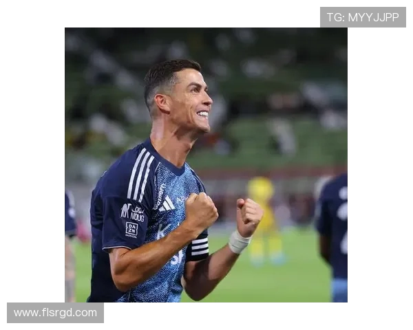 心情不错！被传结束罢赛，C罗更新社媒：抵达胜利总部向镜头比耶